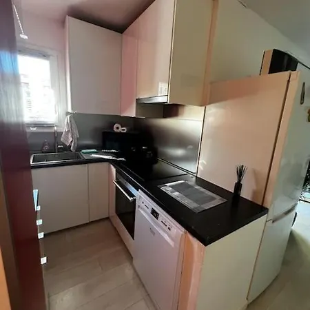 10 Min Apartment